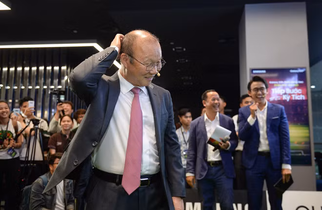 Thầy Park không vội gia hạn hợp đồng với VFF