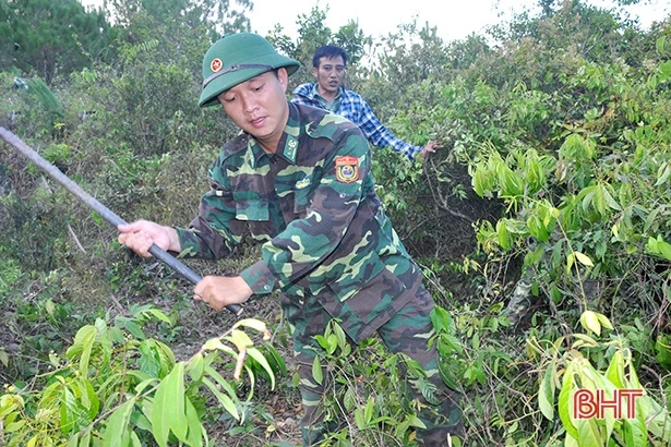 Chuyện những người “cõng nước” cứu rừng