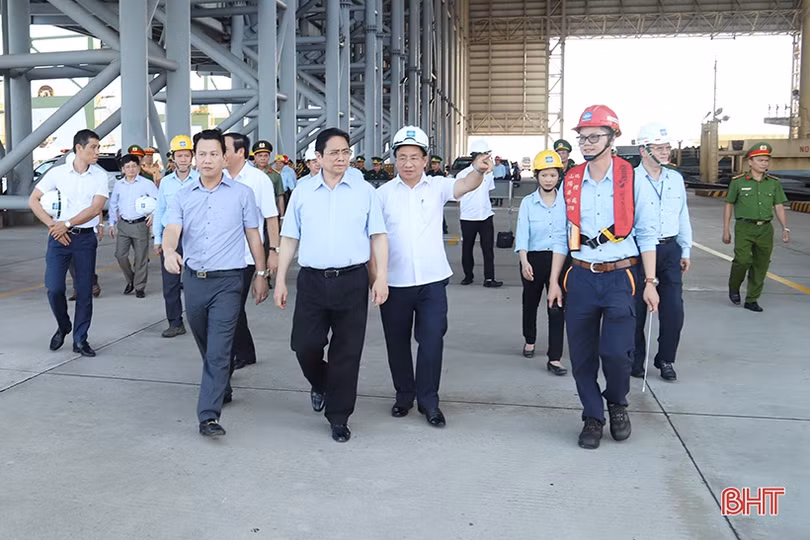 Trưởng ban Tổ chức Trung ương khảo sát nông thôn mới và KKT Vũng Áng