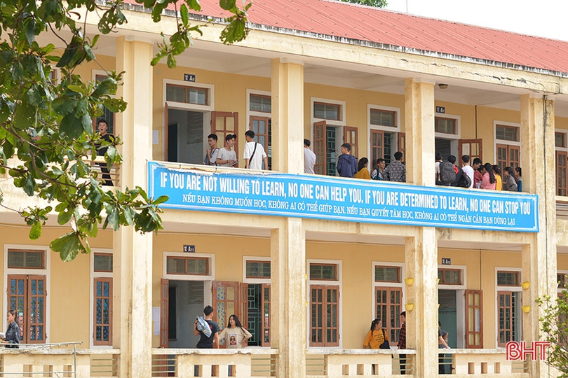 Sỹ tử Hà Tĩnh đội nắng, tự tin bước vào kỳ thi THPT quốc gia