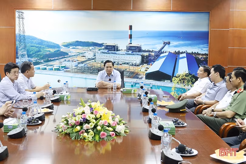 Trưởng ban Tổ chức Trung ương khảo sát nông thôn mới và KKT Vũng Áng