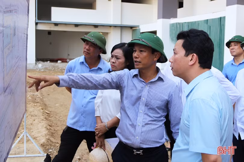 Chủ tịch UBND tỉnh Đặng Quốc Khánh: Gấp rút hoàn thành nâng cấp sân vận động trước 30/6