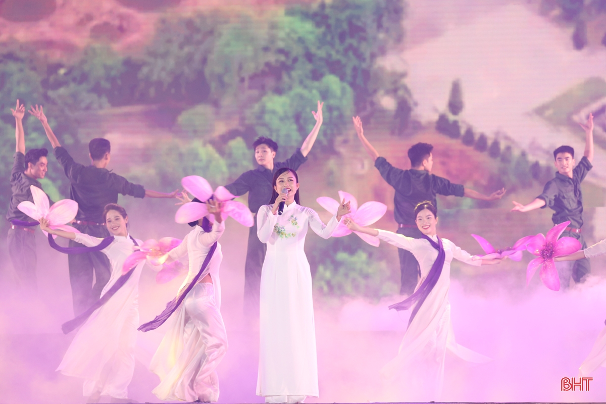 Phó Chủ tịch nước dự Chương trình nghệ thuật “Cõi thiêng Đồng Lộc - nối mạch ngàn năm