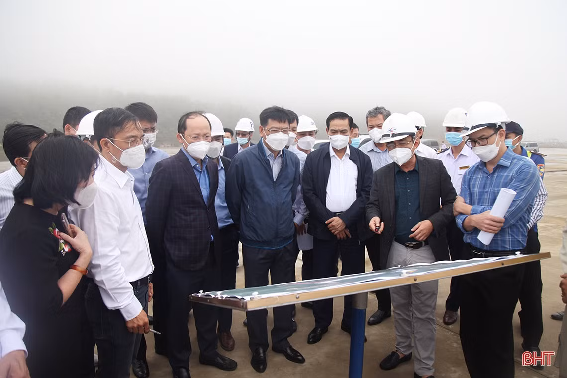 Thứ trưởng Bộ GTVT khảo sát thực tế cảng Vũng Áng – Sơn Dương