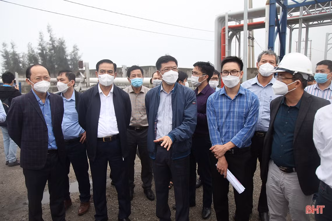 Thứ trưởng Bộ GTVT khảo sát thực tế cảng Vũng Áng – Sơn Dương