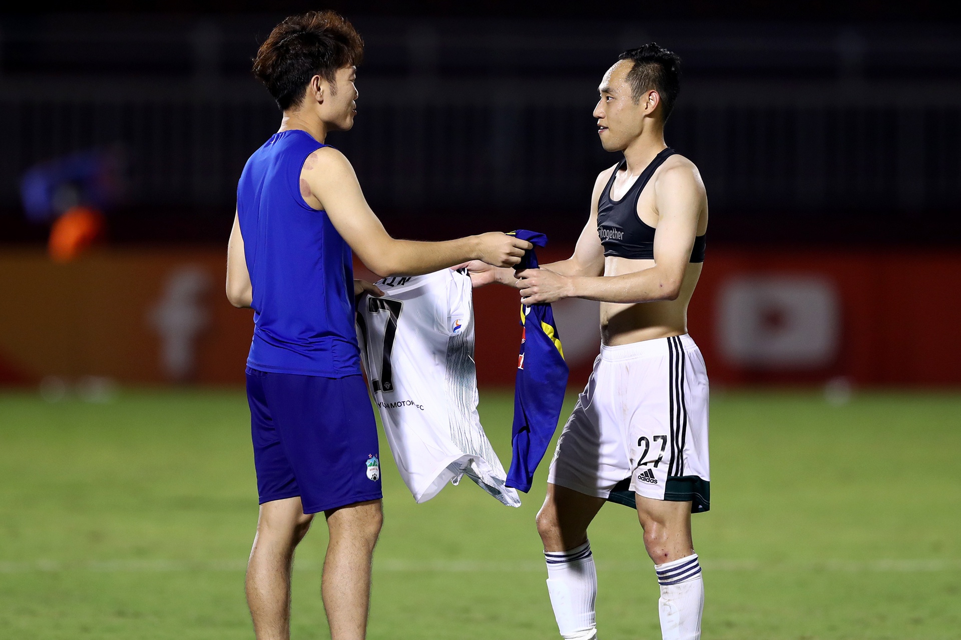 Xuân Trường khiến cầu thủ hay nhất Jeonbuk bất ngờ sau trận