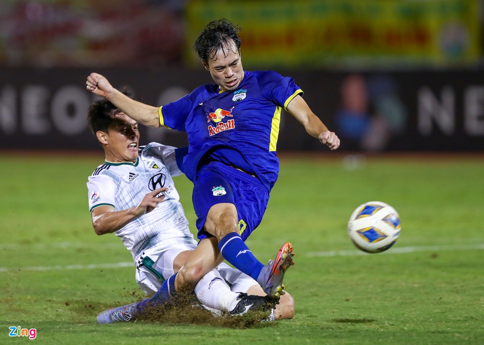 Xuân Trường khiến cầu thủ hay nhất Jeonbuk bất ngờ sau trận