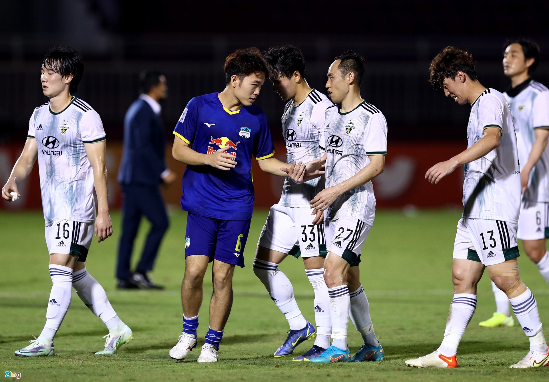 Xuân Trường khiến cầu thủ hay nhất Jeonbuk bất ngờ sau trận