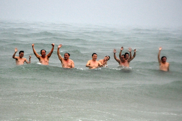 khang dinh bien sach bo truong tran hong ha va lanh dao 4 tinh mien trung tam bien an hai san