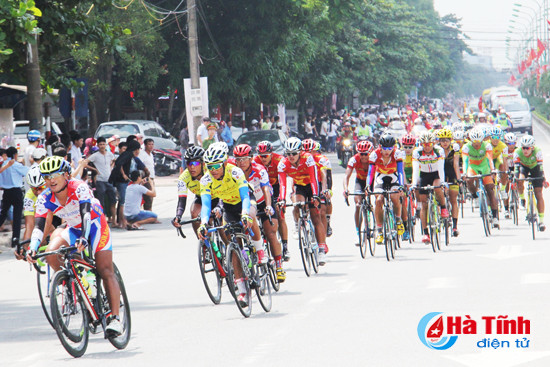 giai dua xe dap quoc te vtv cup ton hoa sen chang quang binh vinh