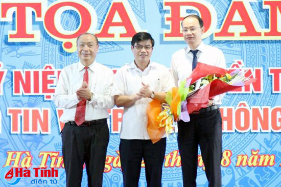 toa dam ky niem ngay truyen thong nganh thong tin va truyen thong