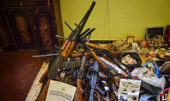 phat hien kho bau chua day tien vang vu khi cua is o libya