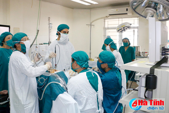 trien khai phau thuat cat tu cung toan phan qua noi soi