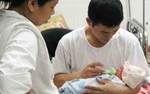 vo sinh con chong duoc huong che do thai san the nao