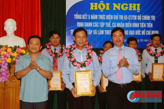 petrolimex ha tinh vinh danh cac dien hinh hoc va lam theo guong bac