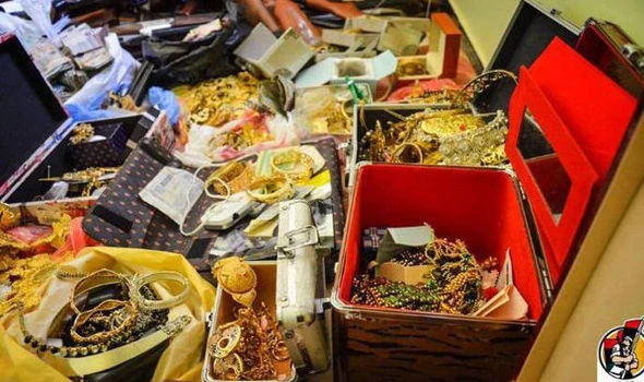 phat hien kho bau chua day tien vang vu khi cua is o libya