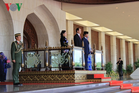 chu tich nuoc tran dai quang hoi dam voi quoc vuong brunei