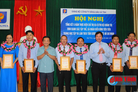 petrolimex ha tinh vinh danh cac dien hinh hoc va lam theo guong bac