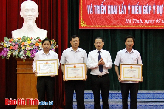 Trao giải Cuộc thi tìm hiểu Hiến pháp nước CHXHCN Việt Nam ảnh 4