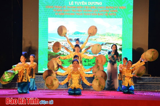 Tuyên dương đoàn viên xuất sắc và công trình thanh niên tiêu biểu ảnh 4