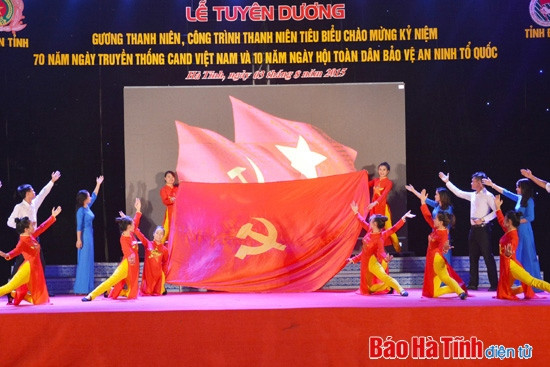 Tuyên dương đoàn viên xuất sắc và công trình thanh niên tiêu biểu ảnh 1