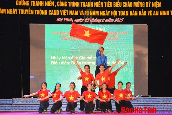 Tuyên dương đoàn viên xuất sắc và công trình thanh niên tiêu biểu ảnh 2