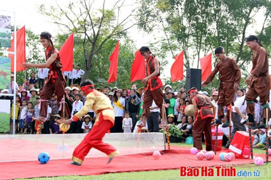 Chương trình “Nông thôn ngày mới” gắn với các trò chơi dân gian góp phần tuyên truyền, vận động cán bộ, hội viên, nông dân gìn giữ, phát huy giá trị văn hóa của quê hương Thạch Hà. Chương trình “Nông thôn ngày mới” gắn với các trò chơi dân gian góp phần tuyên truyền, vận động cán bộ, hội viên, nông dân gìn giữ, phát huy giá trị văn hóa của quê hương Thạch Hà.