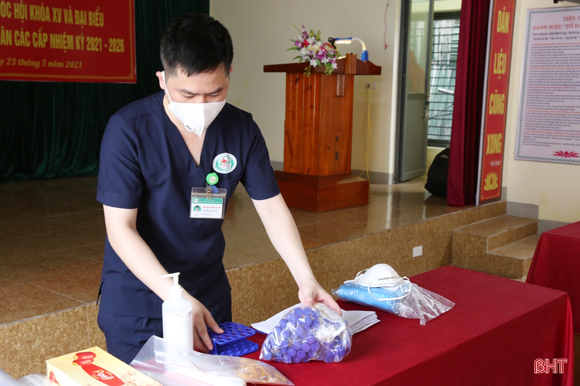 Tăng viện cho Hà Tĩnh, cán bộ y tế Nghệ An lấy khoảng 4.000 mẫu xét nghiệm