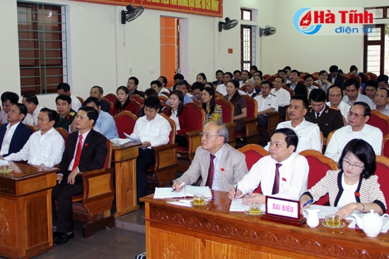 Các vị đại biểu trong Đoàn ĐBQH tỉnh tiếp xúc với cử tri thị xã Hồng Lĩnh. Các vị đại biểu trong Đoàn ĐBQH tỉnh tiếp xúc với cử tri thị xã Hồng Lĩnh.