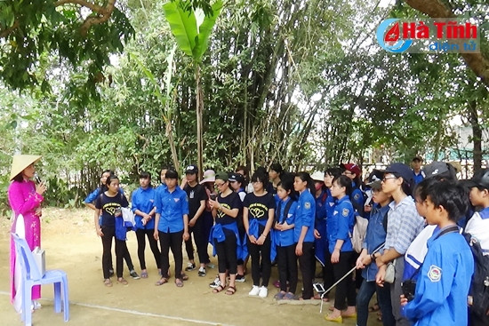 Giờ học ngoại khóa của học sinh Trường THPT Hà Huy Tập.