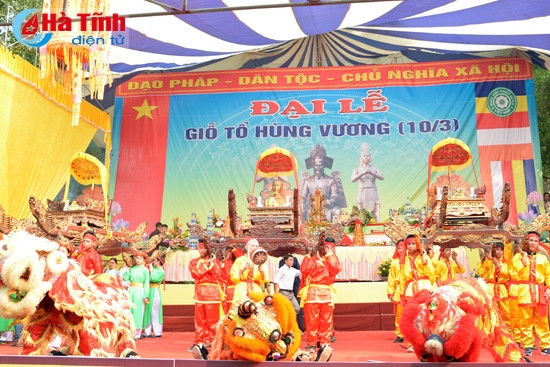 Màn múa lân và chương trình giao lưu văn hóa nghệ thuật.