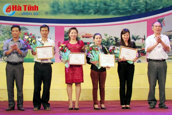 Trao giải Hội thi CLB Văn nghệ dân gian huyện Nghi Xuân ảnh 3