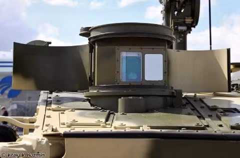 Khrizantema-S được trang bị hệ thống dẫn đường kép gồm kiểu dẫn đường bán tự động laser và tự động hoàn toàn bằng radar