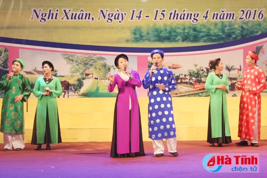 Sôi nổi tranh tài Hội thi CLB văn nghệ dân gian Nghi Xuân ảnh 2