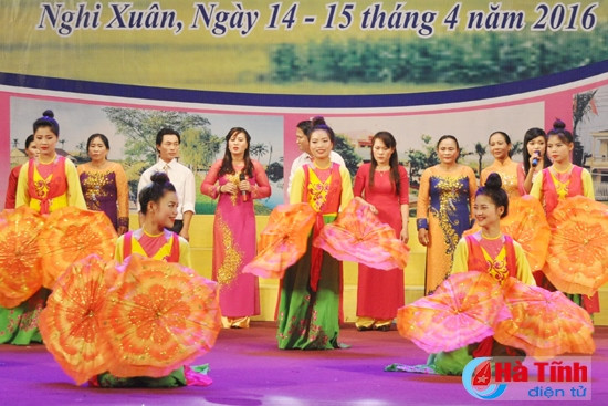 Màn chào hỏi của thôn Lam Long (Xuân Hải), thôn An Tiên (Xuân Giang), thôn Thành Phú (Xuân Thành)