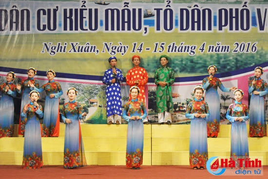 Màn chào hỏi của thôn Lam Long (Xuân Hải), thôn An Tiên (Xuân Giang), thôn Thành Phú (Xuân Thành)