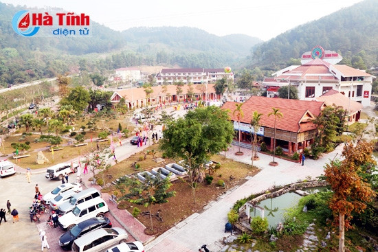 Với sự nỗ lực của cấp ủy, chính quyền địa phương, Hương Sơn đã kêu gọi được một số nhà đầu tư, triển khai nhiều dự án, trong đó có Khu du lịch sinh thái Hải Thượng. Ảnh: Đậu Bình Với sự nỗ lực của cấp ủy, chính quyền địa phương, Hương Sơn đã kêu gọi được một số nhà đầu tư, triển khai nhiều dự án, trong đó có Khu du lịch sinh thái Hải Thượng. Ảnh: Đậu Bình