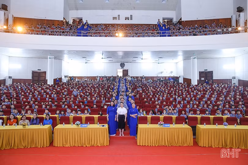 Trường Albert Einstein Hà Tĩnh vinh danh học sinh xuất sắc