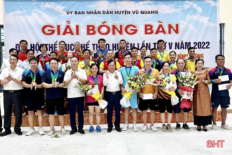 60 VĐV ở Vũ Quang tham gia Giải Bóng bàn chào mừng 65 năm Bác Hồ về thăm Hà Tĩnh 