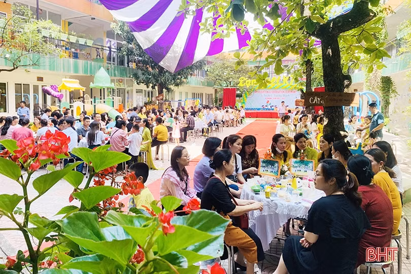 Các bé mầm non Trí Đức bịn rịn chia tay mái trường mến yêu