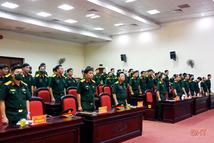 Bộ CHQS tỉnh Hà Tĩnh công bố các quyết định về cán bộ và thăng quân hàm