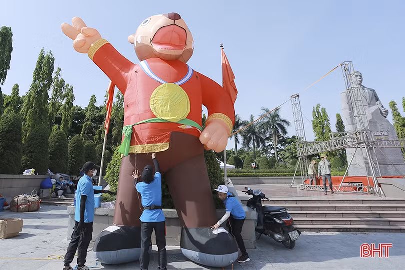 Sẵn sàng trình diễn khinh khí cầu “Hà Tĩnh - đón Sao La về nhà” tại Quảng trường Trần Phú