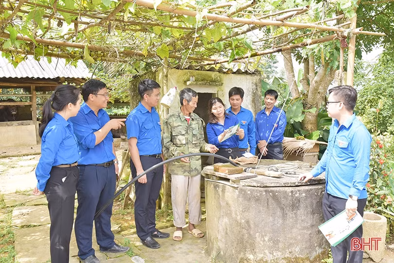 “Tổ tư vấn áo xanh” mang trí tuệ, nhiệt huyết của tuổi trẻ về với người dân