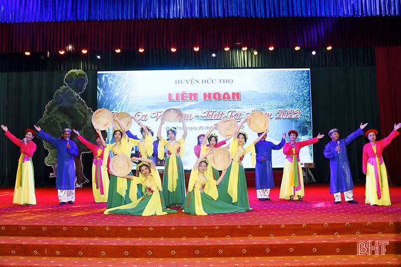 15 CLB thi tài Liên hoan Dân ca ví, giặm Nghệ Tĩnh - hát ru huyện Đức Thọ