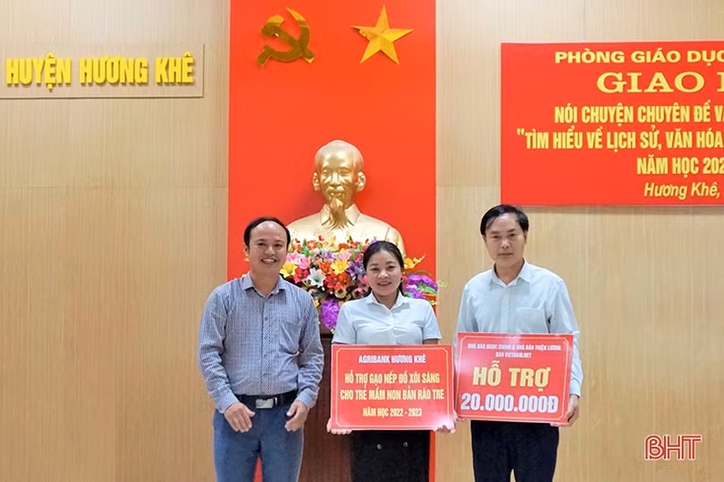 Trao thưởng Cuộc thi “Tìm hiểu về lịch sử, văn hóa đồng bào dân tộc Chứt” 