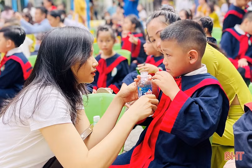 Các bé mầm non Trí Đức bịn rịn chia tay mái trường mến yêu