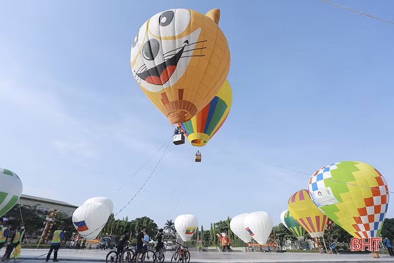 Sẵn sàng trình diễn khinh khí cầu “Hà Tĩnh - đón Sao La về nhà” tại Quảng trường Trần Phú