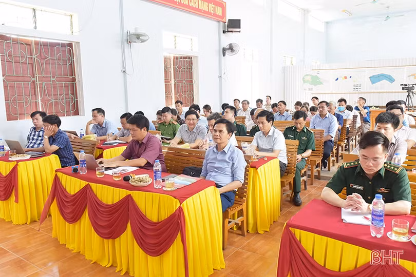 Tháo gỡ khó khăn, kêu gọi nguồn lực hỗ trợ xã Hương Liên sớm đạt chuẩn nông thôn mới
