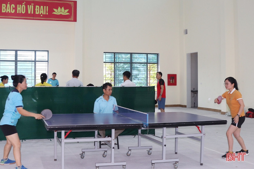 60 VĐV ở Vũ Quang tham gia Giải Bóng bàn chào mừng 65 năm Bác Hồ về thăm Hà Tĩnh 