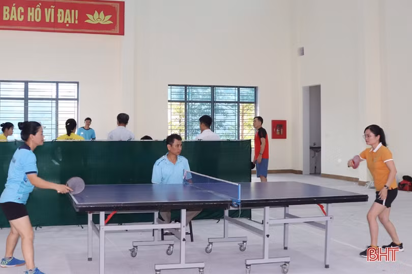 60 VĐV ở Vũ Quang tham gia Giải Bóng bàn chào mừng 65 năm Bác Hồ về thăm Hà Tĩnh 